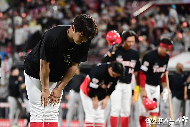 KIA 타이거즈 좌완 윤영철이 20일 수원 KT위즈파크에서 열린 2025 신한 SOL Bank KBO리그 KT 위즈와의 팀 간 4차전에 선발등판, 4⅓이닝 3피안타 3볼넷 3탈삼진 3실점을 기록, 패전투수가 됐다. 사진 박지영 기자