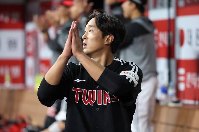 LG 외야수 송찬의는 20일 사직구장에서 열린 '2025 신한 SOL Bank KBO 리그' 롯데와 주중 3연전 첫 번째 경기에서 6번타자 우익수로 선발 출전했다. 2회초 생애 첫 만루 홈런을 터트리는 등 6타점으로 공격에 활력을 불어넣었다. LG 트윈스