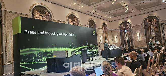 젠슨황 엔비디아 최고경영자(CEO)가 21일(현지시간) 타이베이 만다린 오리엔탈 호텔에서 기자회견을 진행하고 있다. (사진=김아름 기자)