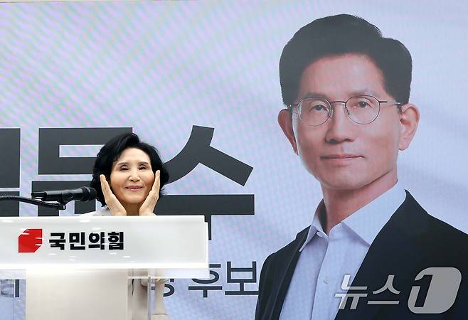 김문수 국민의힘 대통령 후보의 부인 설난영 여사가 21일 오후 서울 여의도 중앙당사에서 열린 여성본부 필승결의대회에 참석해 인사말을 하고 있다. (공동취재) 2025.5.21/뉴스1 ⓒ News1 이광호 기자