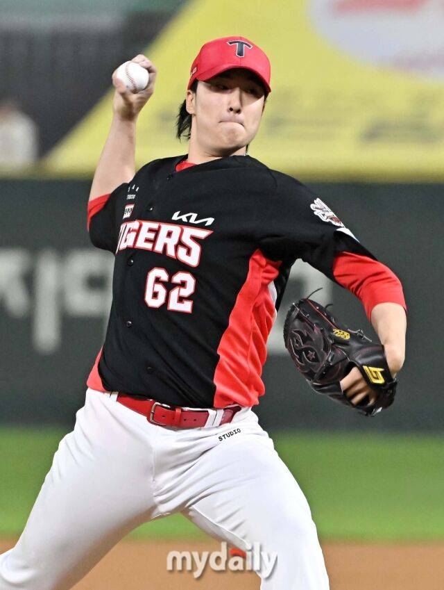 10일 오후 인천광역시 문학동 SSG랜더스필드에서 진행된 '2025 프로야구 KBO리그' SSG랜더스와 KIA타이거즈의 경기. 기아 정해영이 역투하고 있다./마이데일리