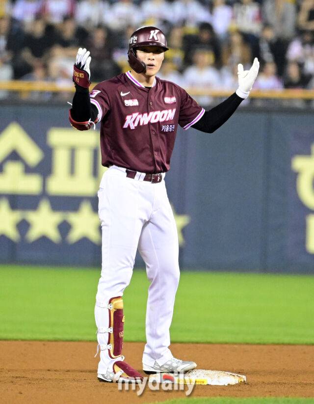 2025년 5월 15일 오후 서울 잠실구장에서 진행된 '2025 신한 SOL뱅크 KBO 리그' 키움 히어로즈와 LG 트윈스의 경기. 키움 임병욱이 7회초 1사 1루서 2루타를 친 뒤 기뻐하고 있다./마이데일리