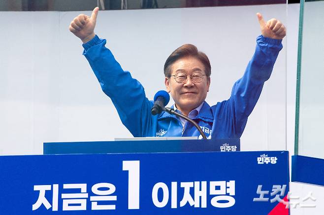 이재명 더불어민주당 대선 후보가 21일 인천 부평구 부평역 북광장에서 열린 집중 유세에서 지지를 호소하고 있다. 인천=류영주 기자
