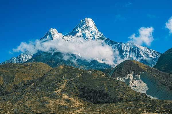 히말라야에서 가장 우아하고 아름다운 봉우리로 불리는, 어머니의 품과 같은 아마다블람Ama Dablam.
