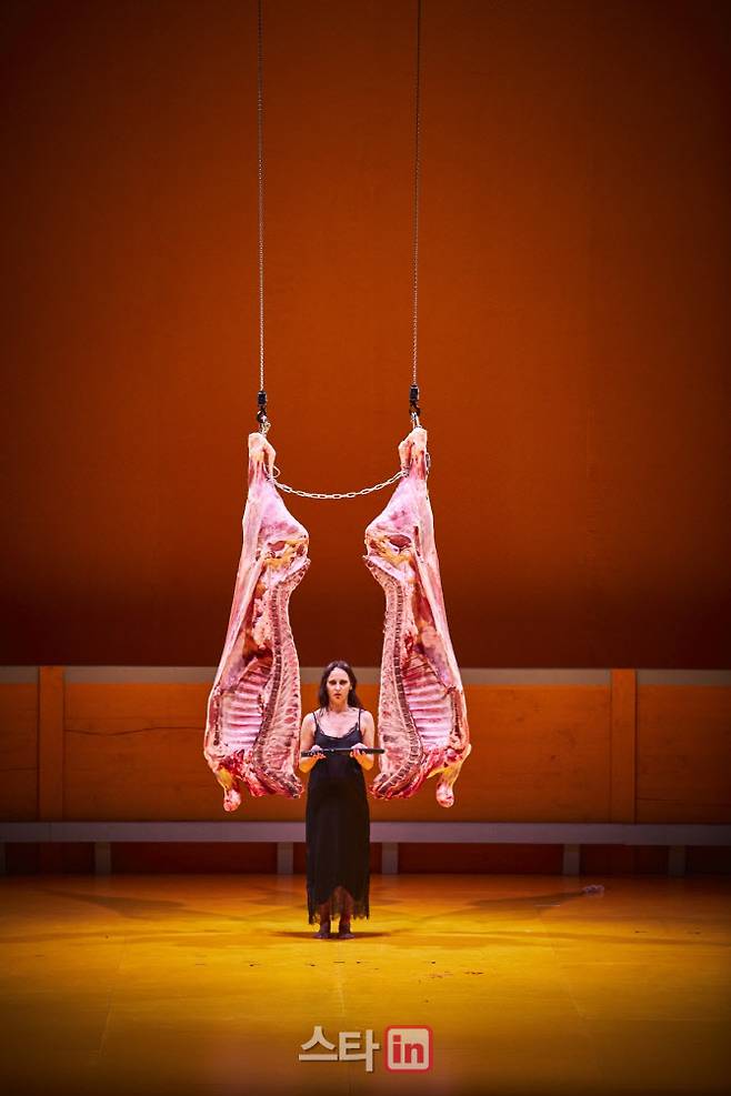 국립극장 해외초청작 ‘사랑의 죽음. 피비린내가 떠나지 않아. 후안 벨몬테’의 한 장면. (사진=국립극장)