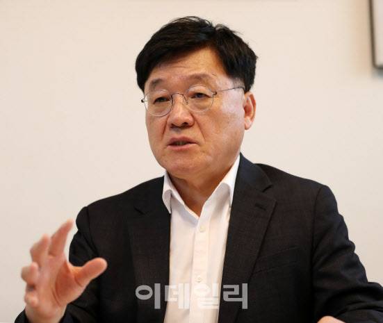 정만기 한국산업연합포럼 회장이 19일 서울 서대문구 사무실에서 이데일리와 인터뷰를 하고 있다.(사진=김태형 기자)
