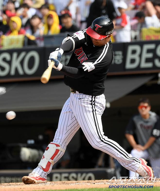 27일 광주 기아챔피언스필드에서 열린 KIA 타이거즈와 LG 트윈스의 경기. LG 문보경이 타격을 하고 있다. 광주=박재만 기자 pjm@sportschosun.com/2025.04.27/