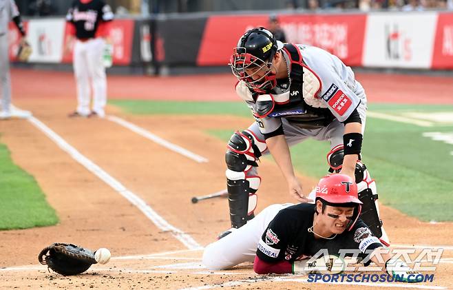 22일 수원KT위즈파크에서 열린 KIA와 KT의 경기, 1회초 1사 2루 KIA 김도영의 적시타때 2루주자 박찬호가 홈으로 쇄도하다 KT 포수 장성우와 충돌하고 있다. 수원=허상욱 기자wook@sportschosun.com/2025.05.22/