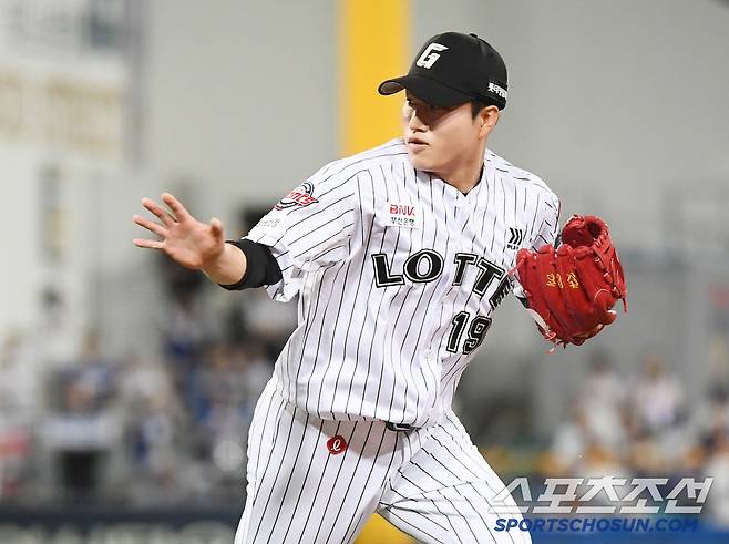 19일 대구 라이온즈파크에서 열린 롯데-삼성전. 8회말 김강현이 수비하고 있다. 대구=정재근 기자 cjg@sportschosun.com/2025.4.19/