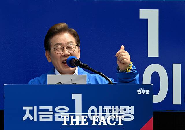 연설하는 이재명 후보.