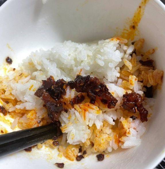 중국의 한 중학교가 부실한 급식을 학생에게 제공해 논란이다. 바이두