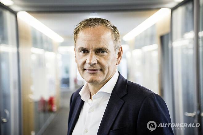 포르쉐와 폭스바겐 CEO를 겸직하고 있는 올리버 블룸(Oliver Blume)에 대한 투자자들의 불만이 고조되고 있다. (폭스바겐)