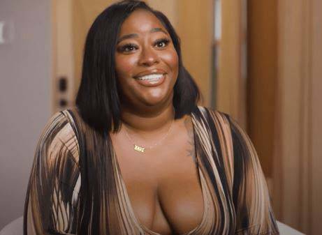 미국의 한 인플루언서가 엉덩이 성형 수술을 받은 수혈까지 받은 사연을 공개했다./사진=더 선