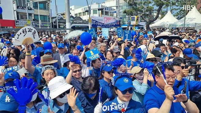 오늘(22일) 오전 제주시 동문로터리에서 진행된 이재명 더불어민주당 대선 후보의 유세 현장 (사진, 오일령 기자)
