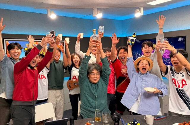 유튜브 채널 ‘달수네 라이브’에 출연한 봉준호 감독. 사진ㅣ박문성 SNS