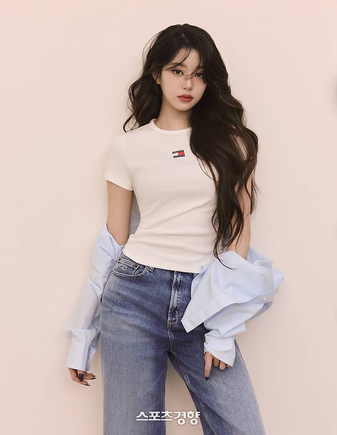 아이브 멤버 장원영. 타미 진스 제공