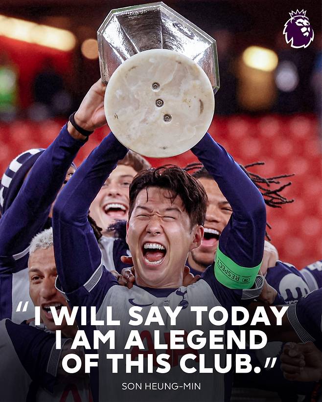 토트넘 주장 손흥민이 22일 2024~2025 UEFA 유로파리그 우승 트로피를 들고 환호하고 있다. 이날 손흥민은 경기 후 인터뷰를 통해 "오늘만큼은 이 구단의 레전드라고 말하고 싶다"는 소감을 밝혔다. /사진=프리미어리그 공식 홈페이지 캡처