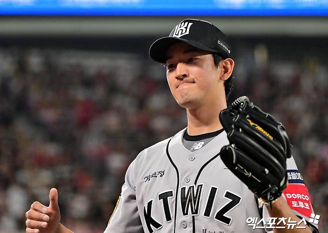 KT 위즈 토종 에이스 고영표가 지난 21일 수원 KT 위즈전에서 7이닝 1실점 호투로 시즌 3승을 수확했다. 사진 김한준 기자