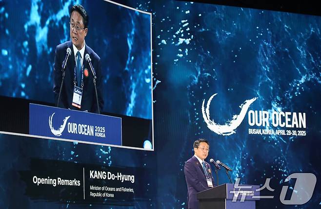 강도형 해양수산부 장관이 29일 오전 부산 해운대구 벡스코 오디토리움에서 열린 제10차 아워 오션 콘퍼런스(OOC) 개회식에서 개회사를 하고 있다. 2025.4.29/뉴스1 ⓒ News1 윤일지 기자