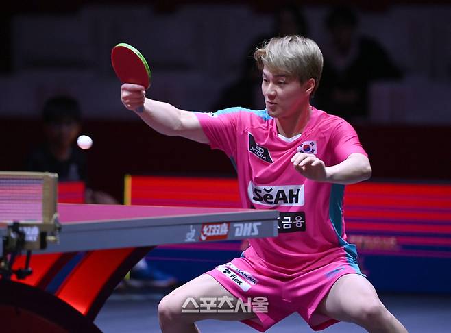 안재현이 21일(현지시간) 카타르 도하 루사일 아레나에서 열린 2025 국제탁구연맹(ITTF) 세계선수권대회 남자단식 32강 대만 린옌췬과 경기를 펼치고 있다. 2025. 5. 21. 도하(카타르) | 최승섭기자 thunder@sportsseoul.com