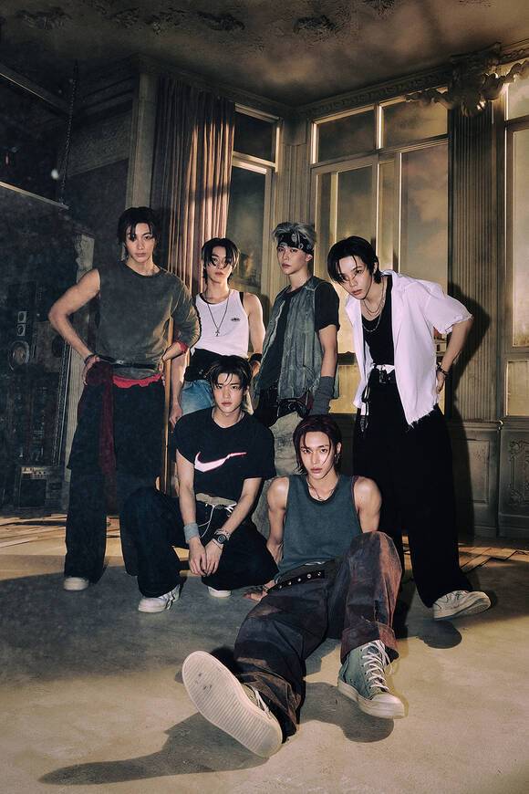 라이즈가 지난 19일 첫 정규 앨범 'ODYSSEY'를 발매했다. 1년 8개월 동안 라이즈가 탄탄하게 쌓아 올린 '이모셔널 팝'은 정규 앨범에 이르러 그 진가와 힘이 더 명확히 드러난다. /SM엔터