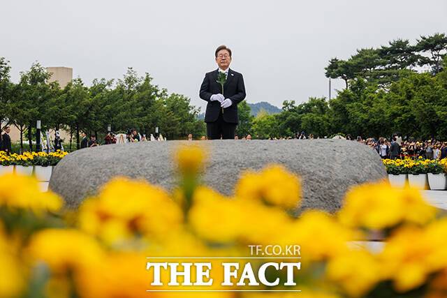 생각에 잠긴 이재명 후보.