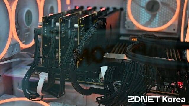 에이펙스 스토리지가 만든 PCI 익스프레스 5.0 기반 확장 카드 시제품. (사진=지디넷코리아)