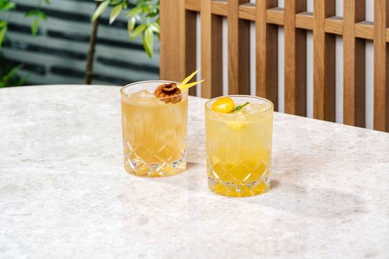 발베니 위스키와 한식을 조합한 칵테일 ‘약과’와 ‘솔배’. 사진 발베니