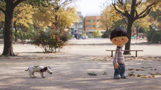 '알사탕'에선 동명의 원작에 나오지 않았던 강아지 구슬이의 이야기가 나온다. 그림책 『나는 개다』 속 구슬이의 경험이 반영됐다. 마치 보호자처럼 동동이를 따르는 구슬이는 동동이가 구슬을 먹자마자 자신의 마음을 털어놓는다. 사진 롯데컬처웍스