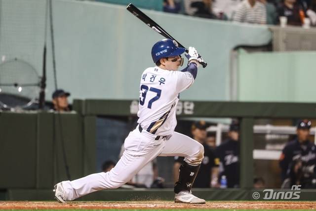 NC 박건우는 22일 폰세를 상대로 적시타를 쳤다. 사진=NC 제공