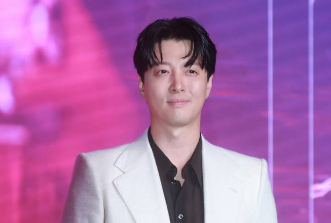 박민철 변호사가 배우 이동건의 이혼 소송을 도왔다고 밝혔다.사진은 지난 2023년 서울 마포구 호텔 나루에서 진행된 넷플릭스 오리지널 시리즈 '셀러브리티' 제작발표회에 참석한 배우 이동건. /사진=머니투데이