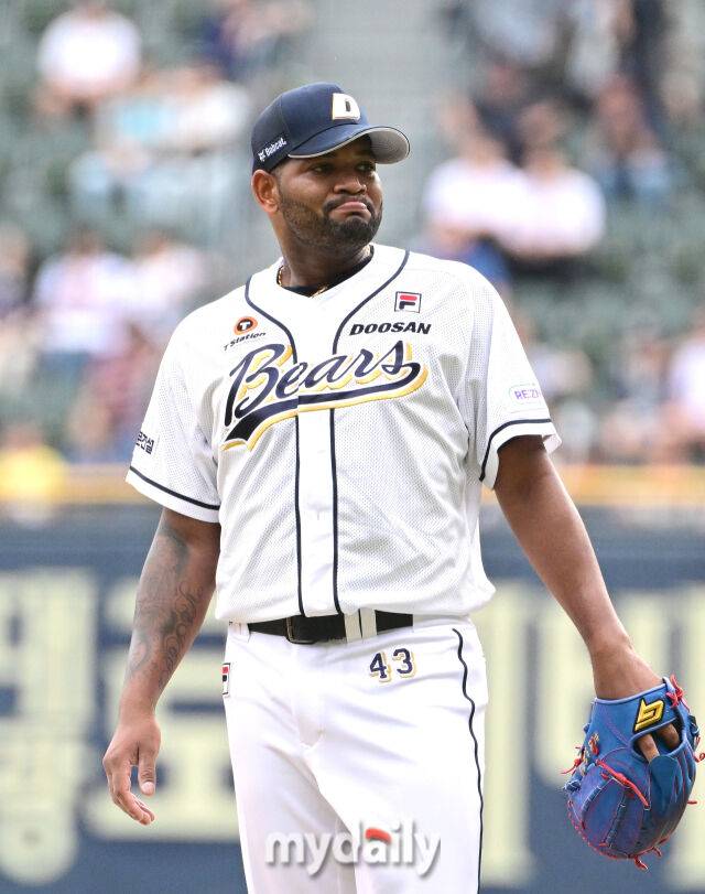 두산 베어스 시절 라울 알칸타라./마이데일리