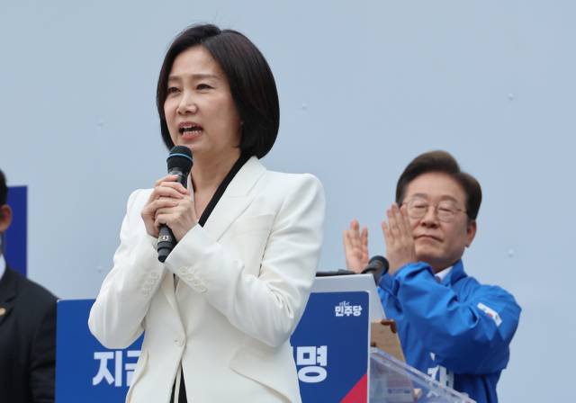 ▲허은아 전 개혁신당 대표가 19일 서울 영등포구 타임스퀘어에서 열린 더불어민주당 이재명 대선 후보 유세에서 이 후보에 대한 지지를 선언하고 있다. ⓒ연합뉴스