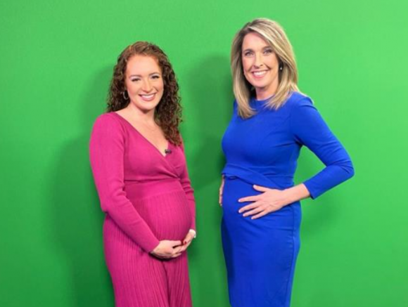 미국에서 한 방송국 앵커가 양수가 터져 진통을 겪으면서도 자진해 3시간 동안 아침 뉴스를 진행하는 프로다운 모습을 보여 화제가 되고 있다. 이 앵커는 방송이 끝난 후 병원으로 향한 것으로 알려졌다. 사진은 올리비아 앵커(왼쪽)와 공동 진행자 줄리아 앵커. 엑스(옛 트위터) 캡처