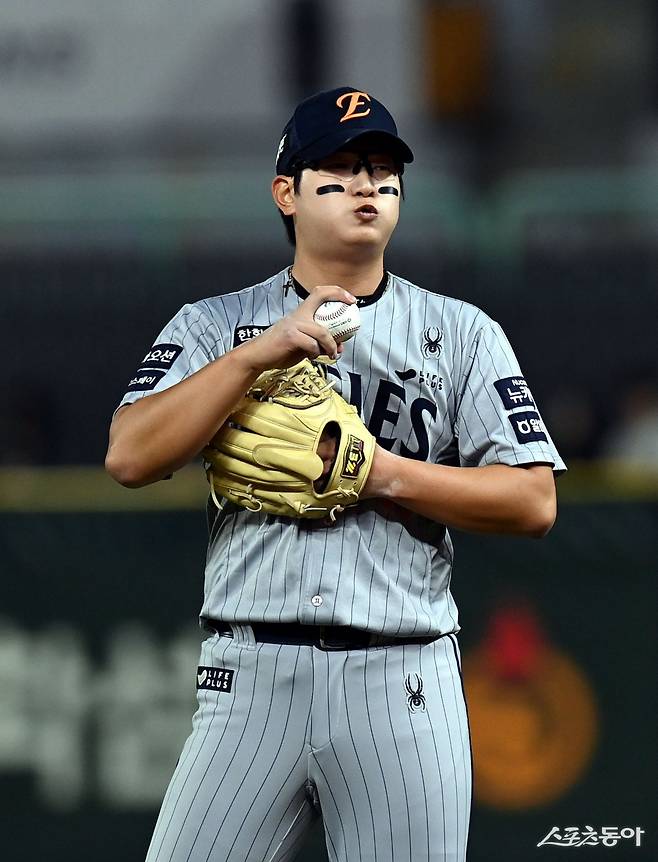 한화 김서현은 지난 20일 울산 NC전에서 시속 145㎞의 포크볼을 던져 삼진을 잡았다. 체인지업에 이어 또 하나의 고속 변화구를 장착하며 다양한 패턴을 완성해 가고 있다. 스포츠동아DB