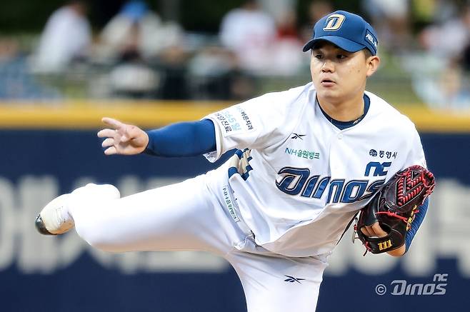 22일 오후 울산 문수야구장에서 열린 '2025 신한 SOL Bank KBO리그' 한화 이글스와 NC 다이노스의 경기, NC 선발투수 김녹원이 공을 힘차게 던지고 있다. NC 다이노스