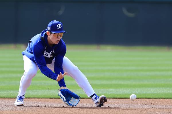 미국프로야구 메이저리그(MLB) 로스앤젤레스 다저스 김혜성이 애리조나주 글렌데일 캐멀백 랜치에서 내야 수비 훈련하고 있다. 2025.2.17 /연합뉴스