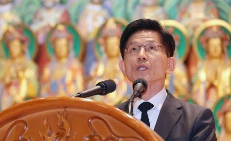 김문수 국민의힘 김문수 대선후보가 충북 단양군 구인사에서 열린 상월원각대조사 제51주기 열반대재에 참석해 추도사를 하고 있다. 이상진 기자