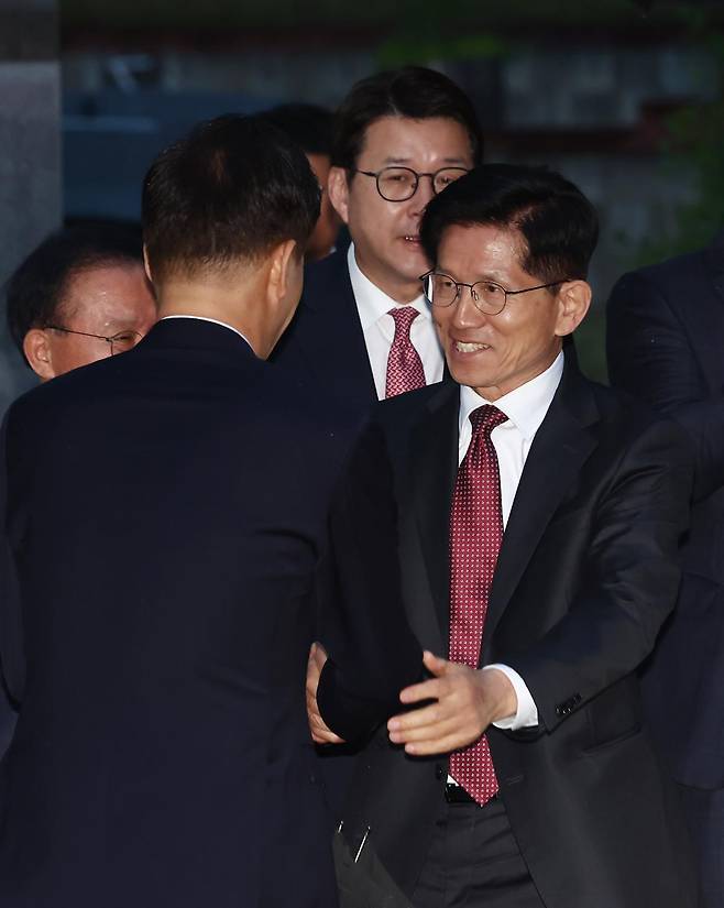 김문수 국민의힘 대통령 후보가 24일 박근혜 전 대통령을 예방하기 위해 대구 달성군 사저에 도착했다. 2025.5.24/뉴스1