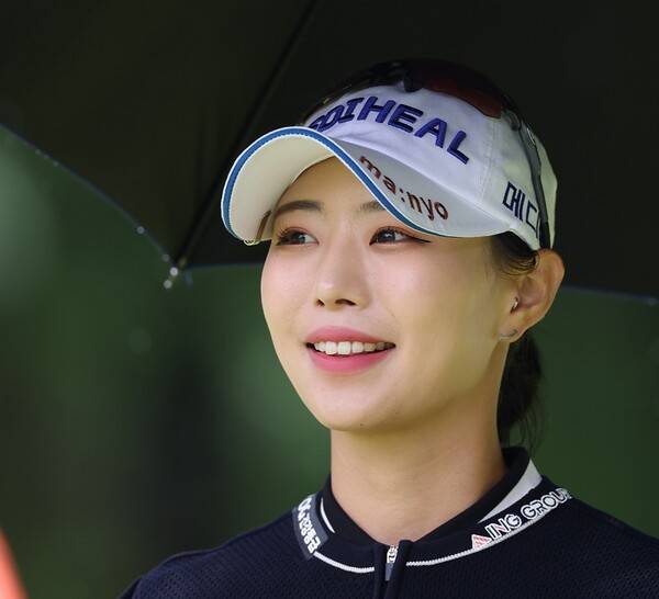 2025년 한국여자프로골프(KLPGA) 투어 제13회 E1채리티 오픈 대회 우승 경쟁에 뛰어든 이채은2 프로가 2라운드에서 경기하는 모습이다. 사진제공=KLPGA