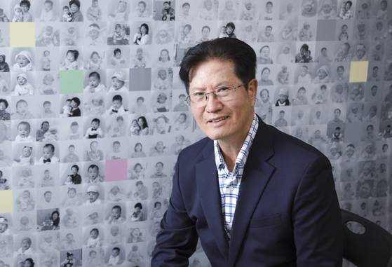 입양의 날(5월 11일)을 맞아 방한한 스티브 모리슨 한국입양홍보회 설립자가 홀트일산복지타운에서 중앙SUNDAY와 인터뷰하고 있다. 김상선 기자