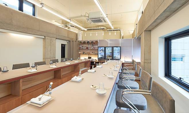 수을관의 마주보는 테이블