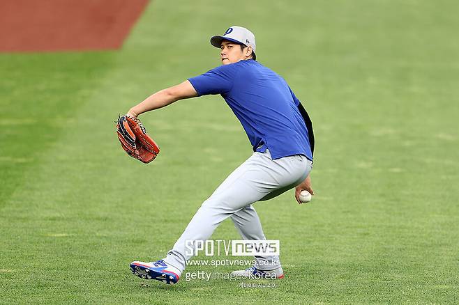 ▲ 캐치볼하는 오타니.