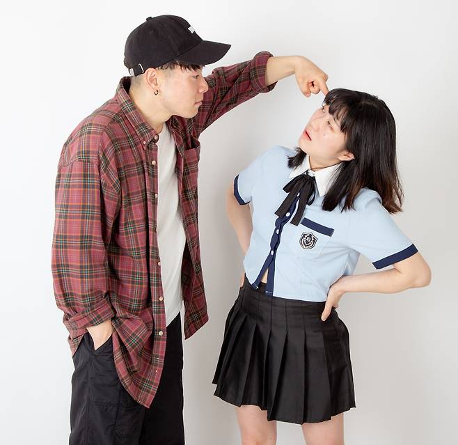 연극 ‘한여름 밤의 꽃가루’ 한 장면. /소극장 길 제공