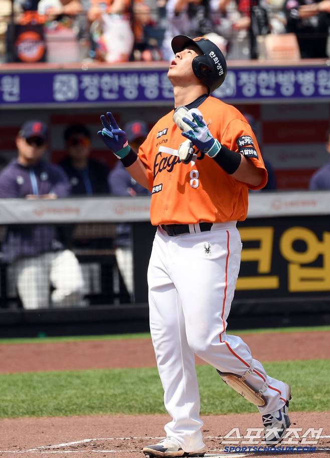 25일 대전 한화생명볼파크에서 열린 한화 이글스와 롯데 자이언츠의 경기. 1회말 무사 1,2루 한화 노시환이 스리런포를 날린 뒤 환호하고 있다. 대전=박재만 기자 pjm@sportschosun.com/2025.05.25/