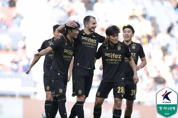 이날 전남과의 경기에서 인천 소속 100호골을 달성한 무고사. ⓒ프로축구연맹