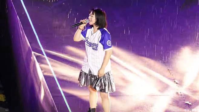 밴드 체리필터가 한양대학교 축제에서 재공연을 진행했다. 유튜브 채널 ‘비몽’ 영상 캡처