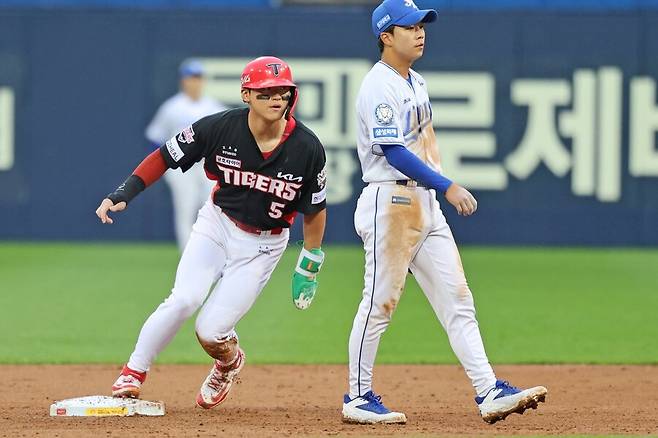▲ 24일 대구 삼성전에서 시즌 첫 도루를 성공시키는 등 이제 부상 여파를 모두 털어내고 완벽한 정상 궤도 진입을 알린 김도영 ⓒKIA타이거즈