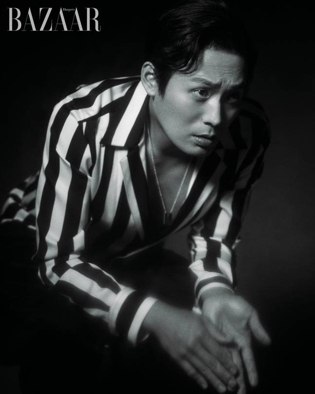 최대훈. 하퍼스바자 코리아.