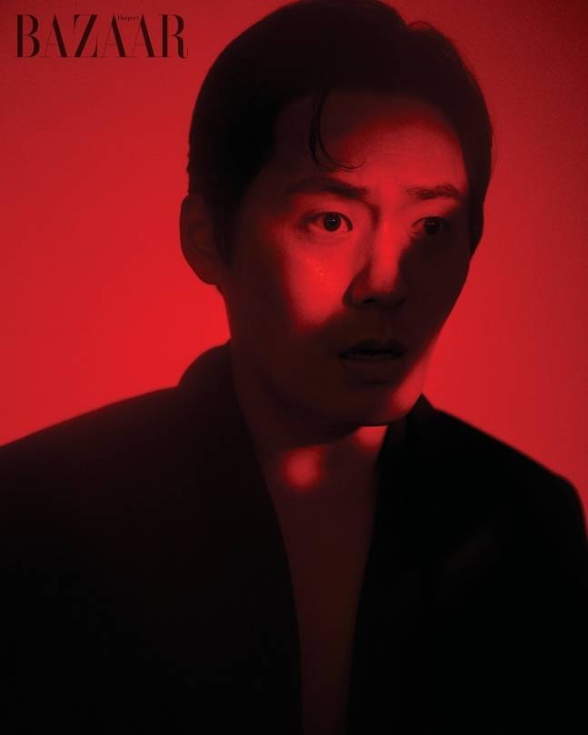 최대훈. 하퍼스바자 코리아.